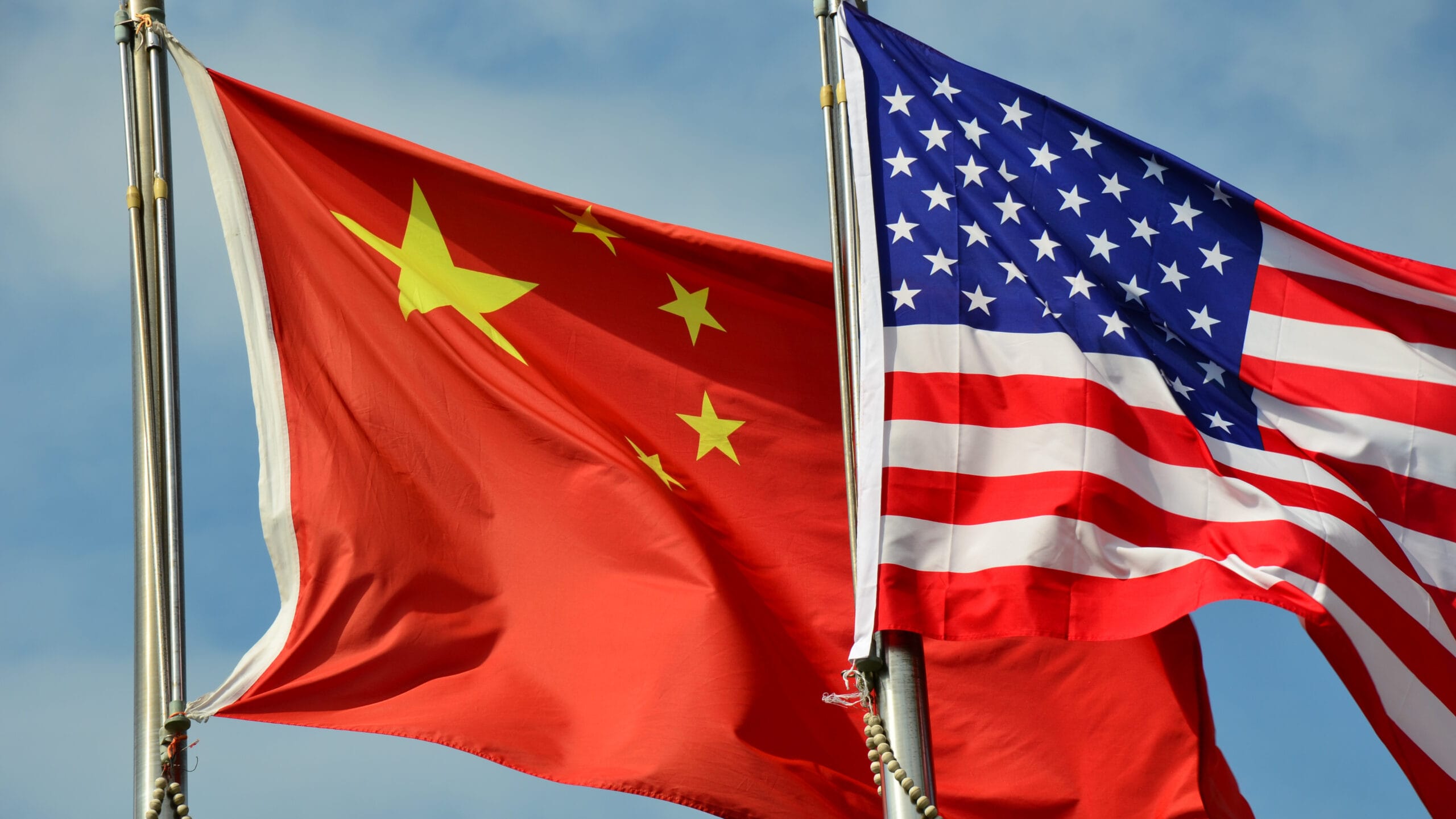 China ans USA Flags